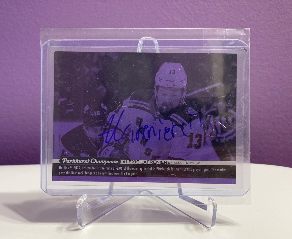 This #Laffy SSP Parkhurst Wire Image on card auto is a sick friggin card 🔥🔥 This the only one Ive seen to date and hope it stays that way 🤣 This one has been added to my @MNTGrading box for a big order later this year. #NYR #HockeyCards #WhoYouCollect #OnCardAuto