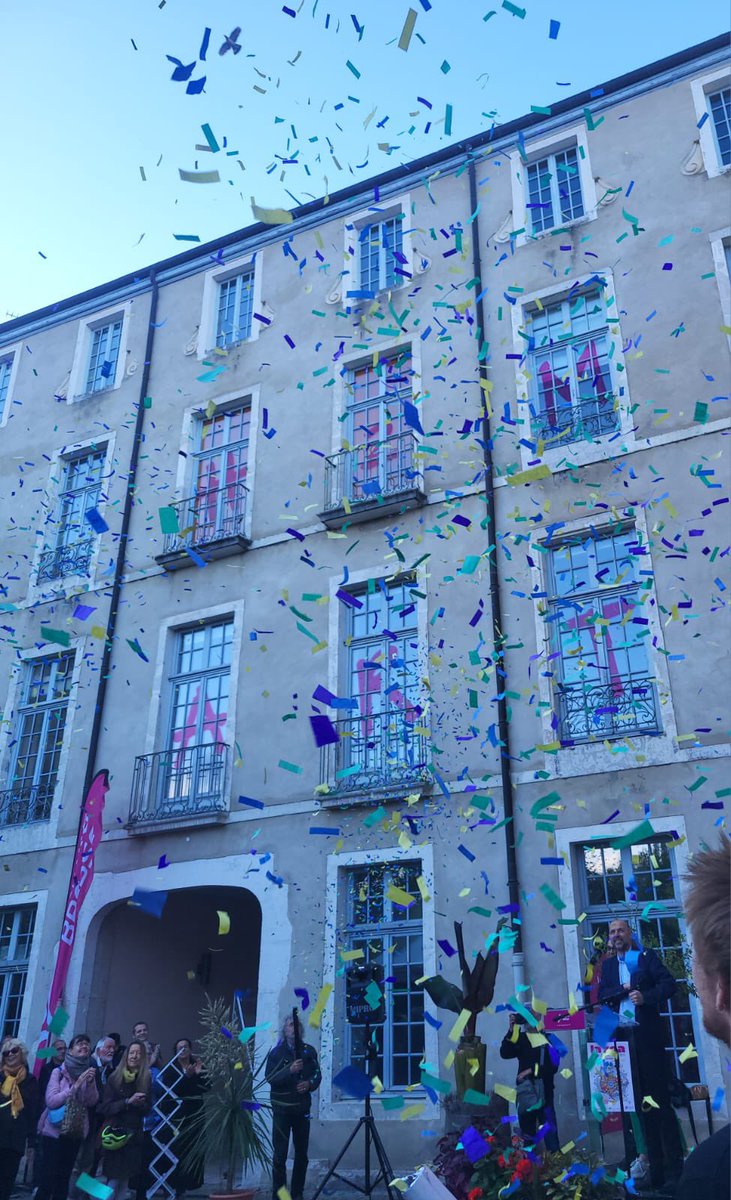 Isabelle Maistre (@isabellemaistre) on Twitter photo 🎉 Lancement du nouvel evenement culturel de la ville de <a href="/Bourg_en_Bresse/">#BourgenBresse</a> !
👉 La ZOA ✨
🎨 Des installations et oeuvres d’art à découvrir jusqu’en septembre dans l’espace public de notre Ville.
#laZOA
<a href="/JFDebat/">Jean-François Debat</a> <a href="/SylvianeChene/">Sylviane Chêne</a>
<a href="/AGENCETEDS/">TEDS</a> 🎉 Lancement du nouvel evenement culturel de la ville de <a href="/Bourg_en_Bresse/">#BourgenBresse</a> !
👉 La ZOA ✨
🎨 Des installations et oeuvres d’art à découvrir jusqu’en septembre dans l’espace public de notre Ville.
#laZOA
<a href="/JFDebat/">Jean-François Debat</a> <a href="/SylvianeChene/">Sylviane Chêne</a>
<a href="/AGENCETEDS/">TEDS</a>