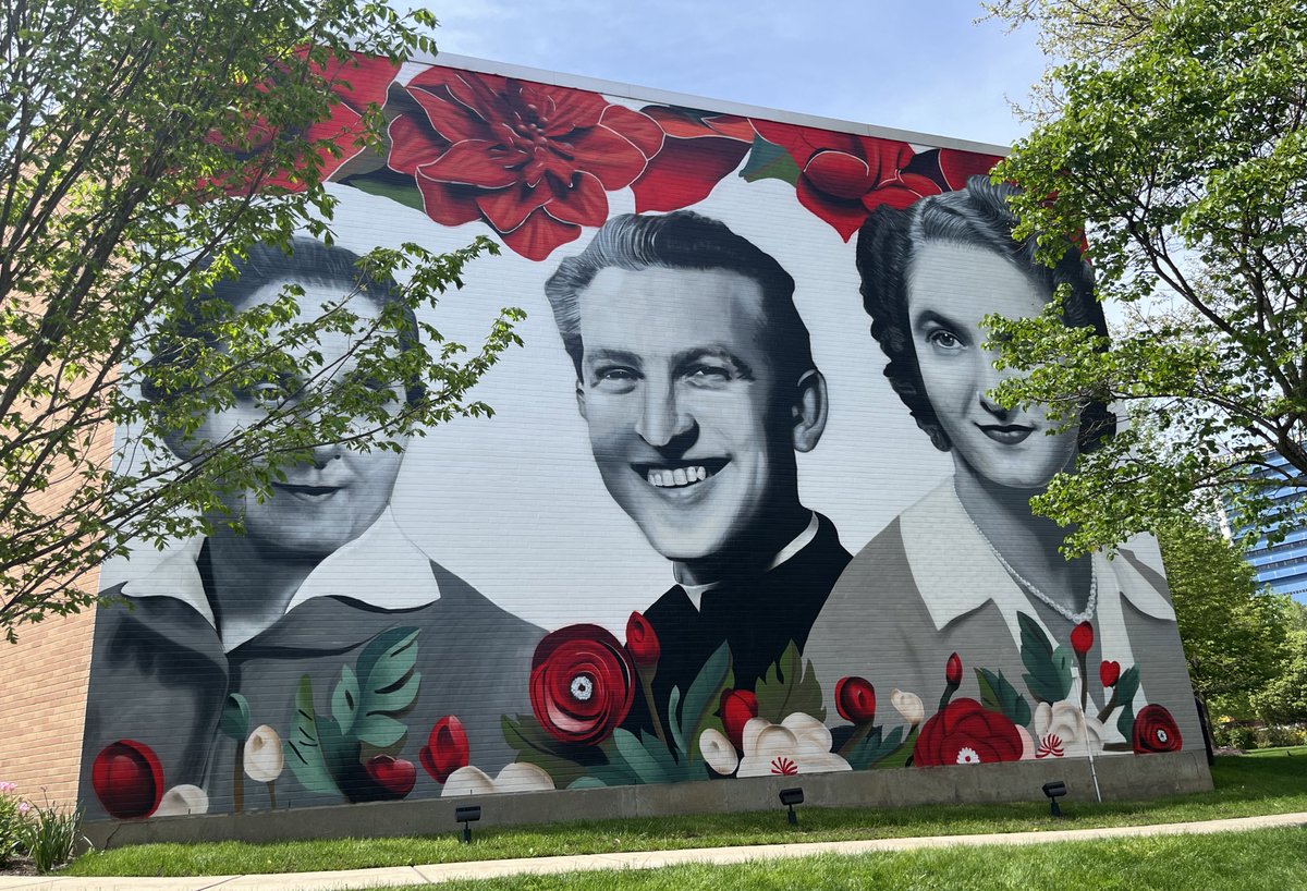 New mural here @RoswellPark. Painted by Hungarian street artist Taker, the mural honors the enduring legacy of three longtime Western New York residents who risked their lives to save Jews during the Holocaust: Clara Ambrus, MD, PhD, Tibor Baranski and Sister Margit Slachta.