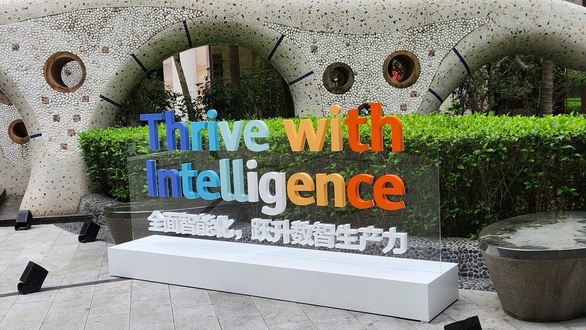 #TantraNotes #Blog analyzing @Huawei Analyst Summit 2024... bit.ly/3UPkjBV It covers the review of the sessions we attended, @Huawei's #AI strategy, #5point5G readiness & market lead, analysis of the global competitiveness of Huawei & Chinese operators against the…