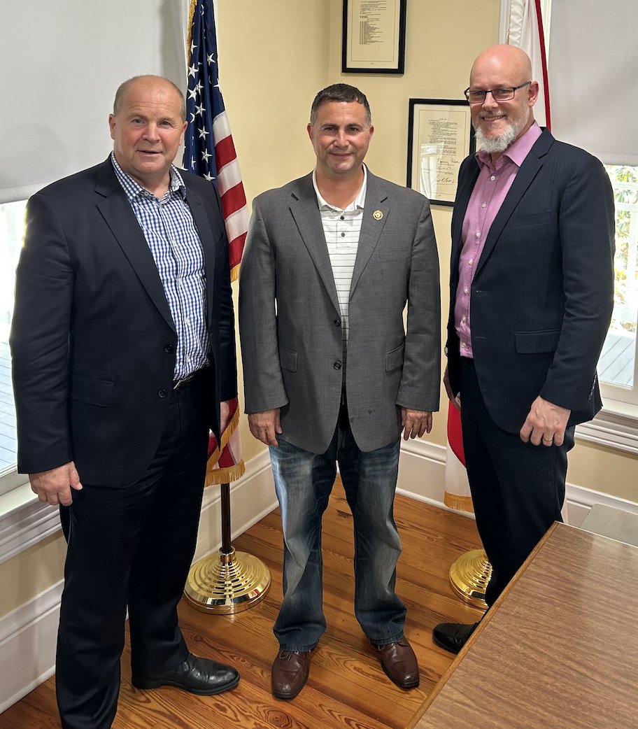 We met with @CMGCleanTech Chairman John Darling to discuss Green Garden Village in @OsceolaCountyFl. Thanks to the Inflation Reduction Act, this project will manufacture solar panels, EV batteries, & charging stations, as well as promote clean energy & create high-paying jobs.