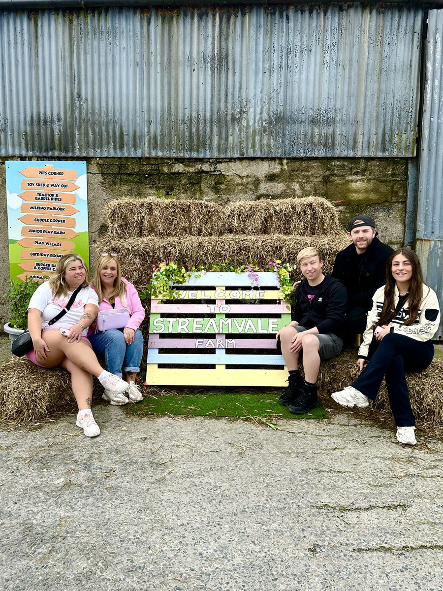 Family day trip to #streamvalefarm 🐄
Happy Bank Holiday Monday!