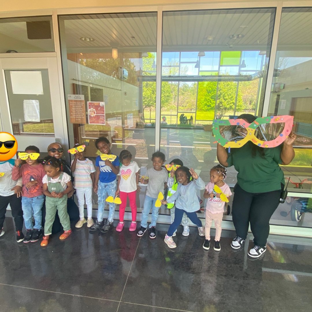 Sunglasses have never looked cooler! Our pre-k students marched through the hallway to music rocking their self made sunglasses for Spirit Week. Just look at the creativity. Educare DC community members, like this post for cuteness overload.
#spiritweek #cutieswithshades