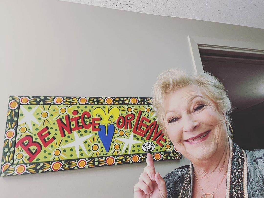 Be nice or leave! Happy #MaitlandMondayYR from Upstate NY friends! Hope your day/week is as bright as @BethMaitlandDQB’s smile! #YR #TeamTraci #TraciAbbott