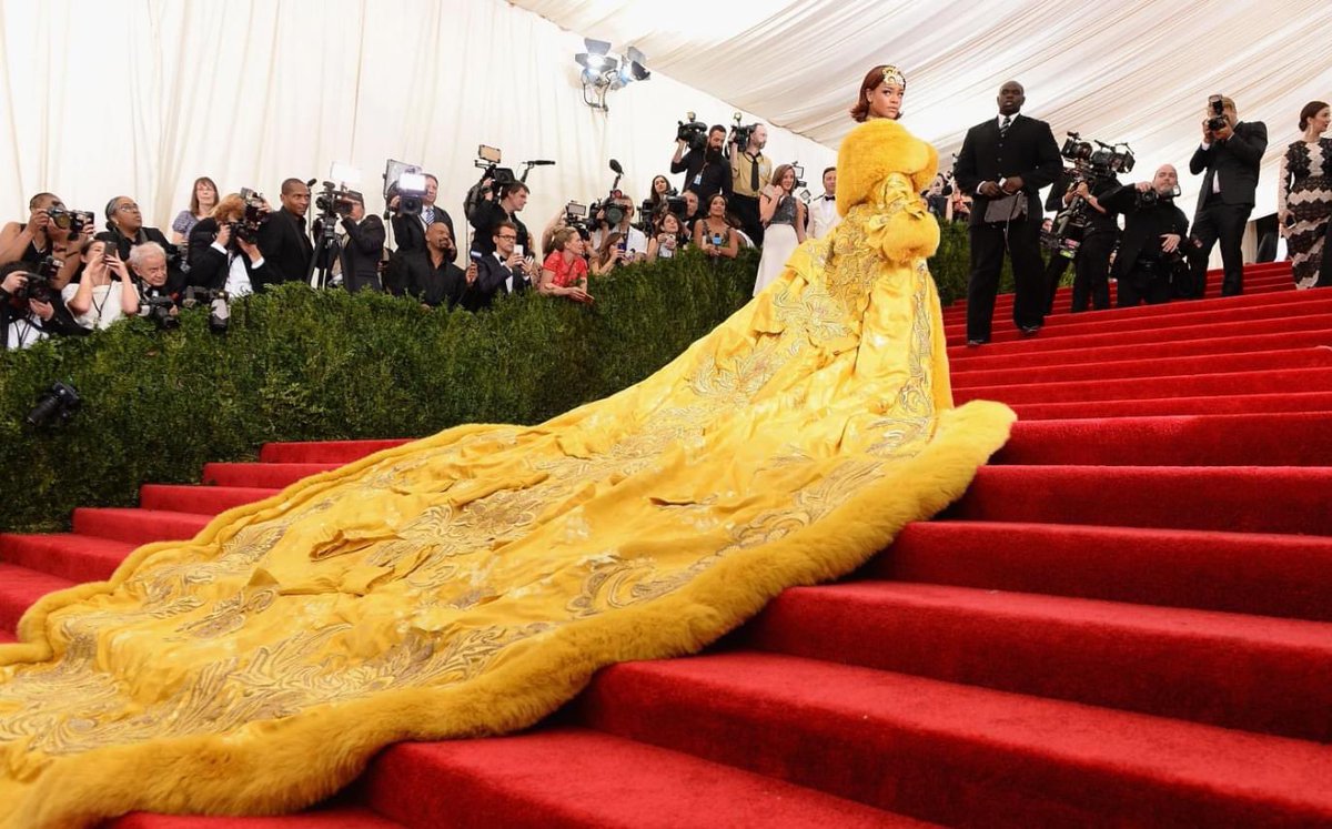 ธีมของงาน Met gala ปีนี้คือ The Garden of Time นะคะ ตั้งตารอได้เลยว่าจะมีใครมาล้มชุดไข่เจียวมั้ย