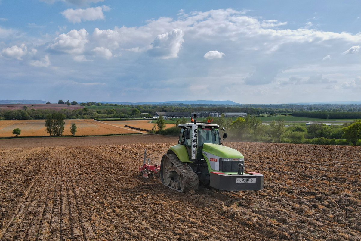 And that’s maize prep started after, what seems like the longest winter Bank holiday Monday always the best day of thr year #claas #claaschallenger #sumo #herefordshire #farm365 #harvest24 #dji #dronephotography #mavicair2 #viewsfordays