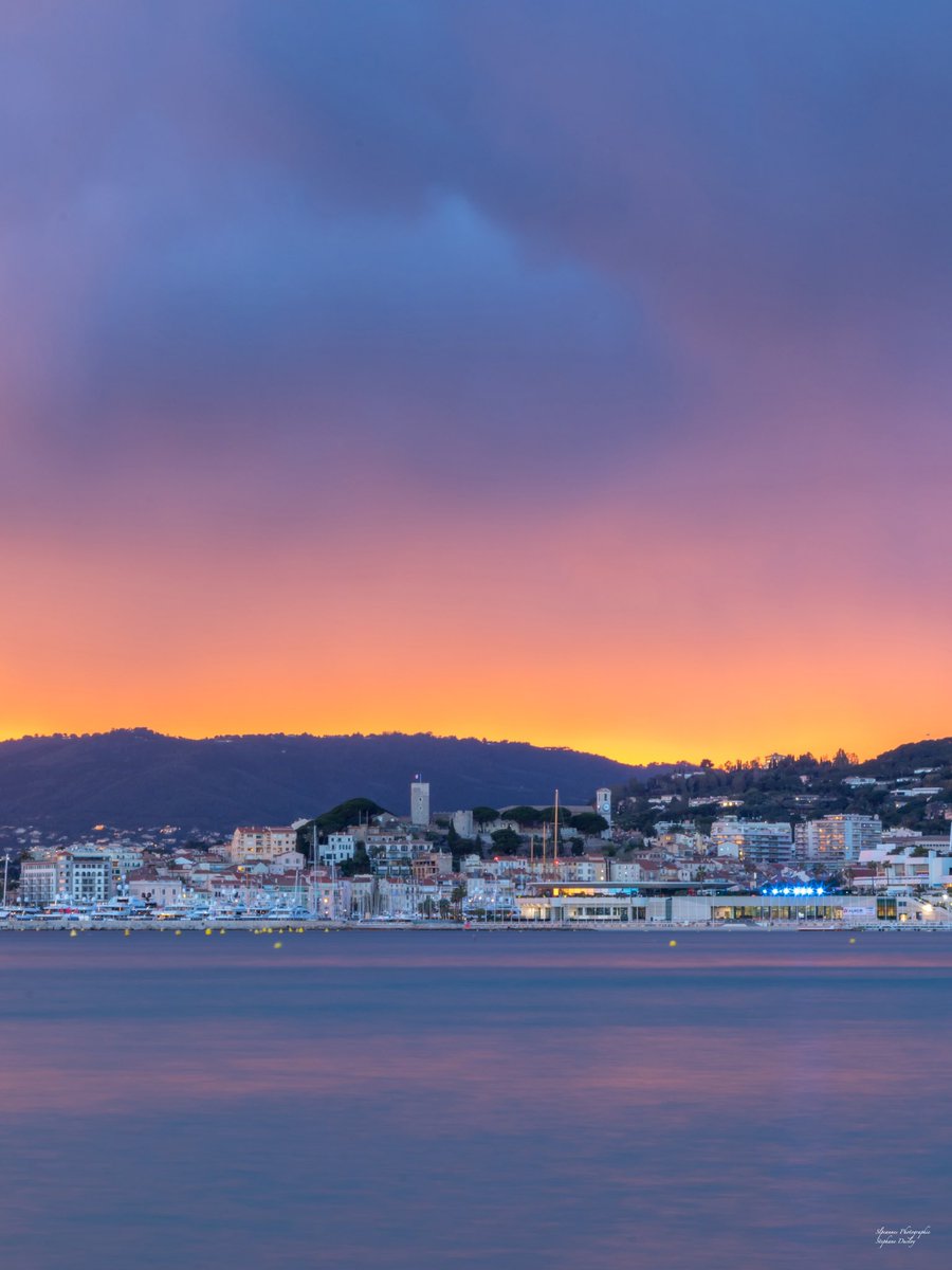 Souvenir d’un coucher de soleil réalisé sous la pluie.

Belle soiree

#Cannes #CotedAzurFrance #CannesFrance 
@villecannes @Cannes_France @VisitCotedazur