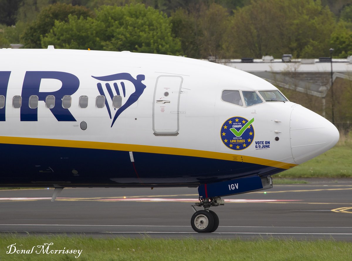 Departing @ShannonAirport on Friday @Ryanair 737 MAX 8-200 EI-IGV with (Vote for Europe, Vote for Low Fares) Stickers.
#Avgeek #Aviation #Airline #Airtravel #Ryanair #Boeing #Planespotting #ShannnonAirport #Ireland