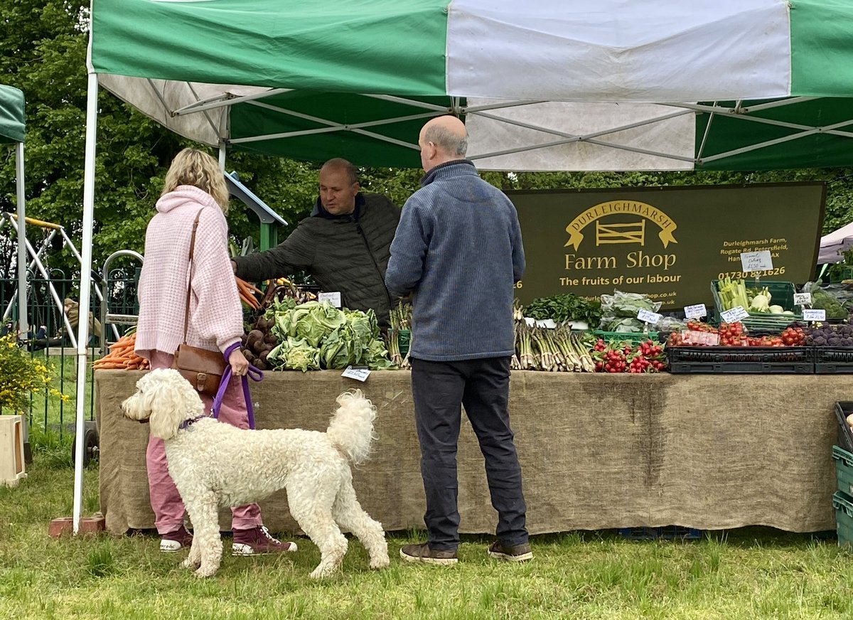 Farmers market this coming Saturday 9-1pm. Good weather forecast🤞🤞
We’ve got 45 stalls booked &amp; our family dog show starts at 10. Enter your dog for a fun category, proceeds to <a href="/DogsTrust/">Dogs Trust 💛🐶</a> 🐶 🐕 <a href="/BBCSurrey/">BBC Surrey</a> <a href="/FoodChatMatt/">Matthew Williams</a>