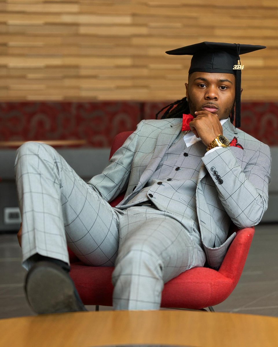 vQThree's tweet image. College Graduate 🤝🏾