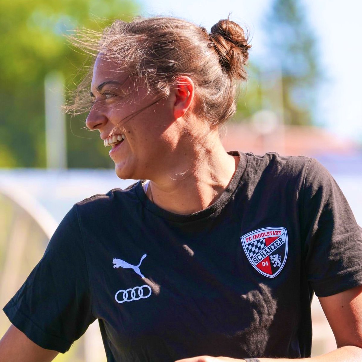 🚨 𝐇𝐈𝐒𝐓𝐎́𝐑𝐈𝐂𝐎 | Sabrina Wittmann assume o Ingolstadt 04 até o fim da temporada e se torna a primeira treinadora efetiva DA HISTÓRIA do futebol profissional na Alemanha. ✨

Sabrina era técnica do time SUB 19 do Ingolstadt e substituiu Michael Köllner, demitido devido aos