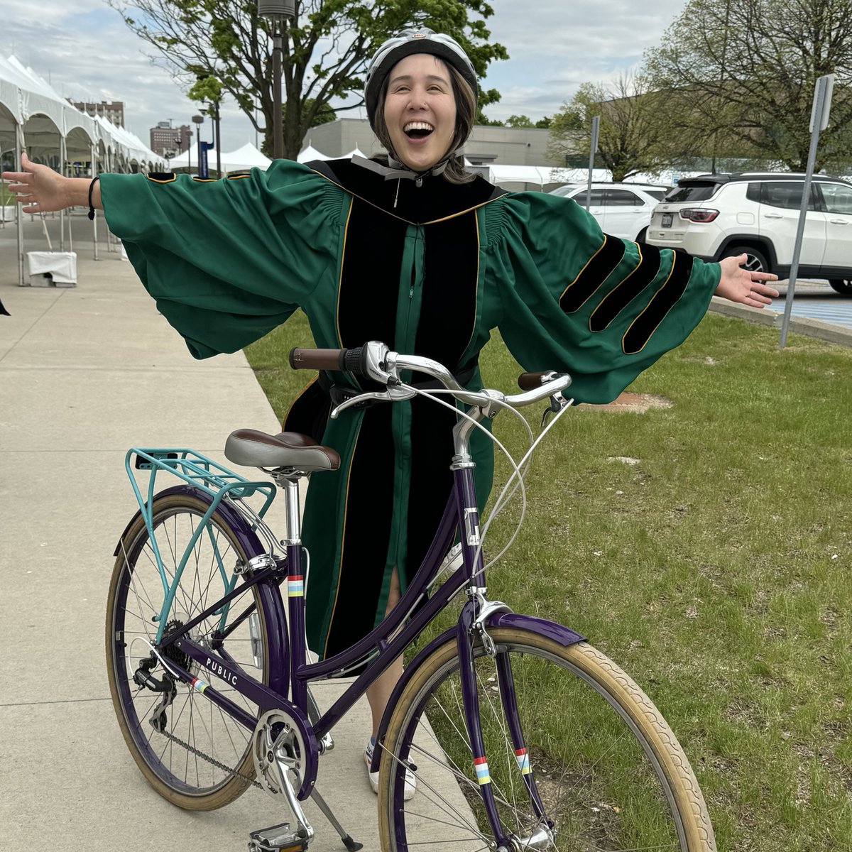 Alexandra Ehrhardt (@adehrhardt) on Twitter photo My purple bike (<a href="/PUBLICBikes/">PUBLIC Bikes</a>) and I have basically been through grad school together🤷♀️so it kind of graduated, too 😂
Congrats to all my fellow graduates - we did it! 🥳 My purple bike (<a href="/PUBLICBikes/">PUBLIC Bikes</a>) and I have basically been through grad school together🤷♀️so it kind of graduated, too 😂
Congrats to all my fellow graduates - we did it! 🥳