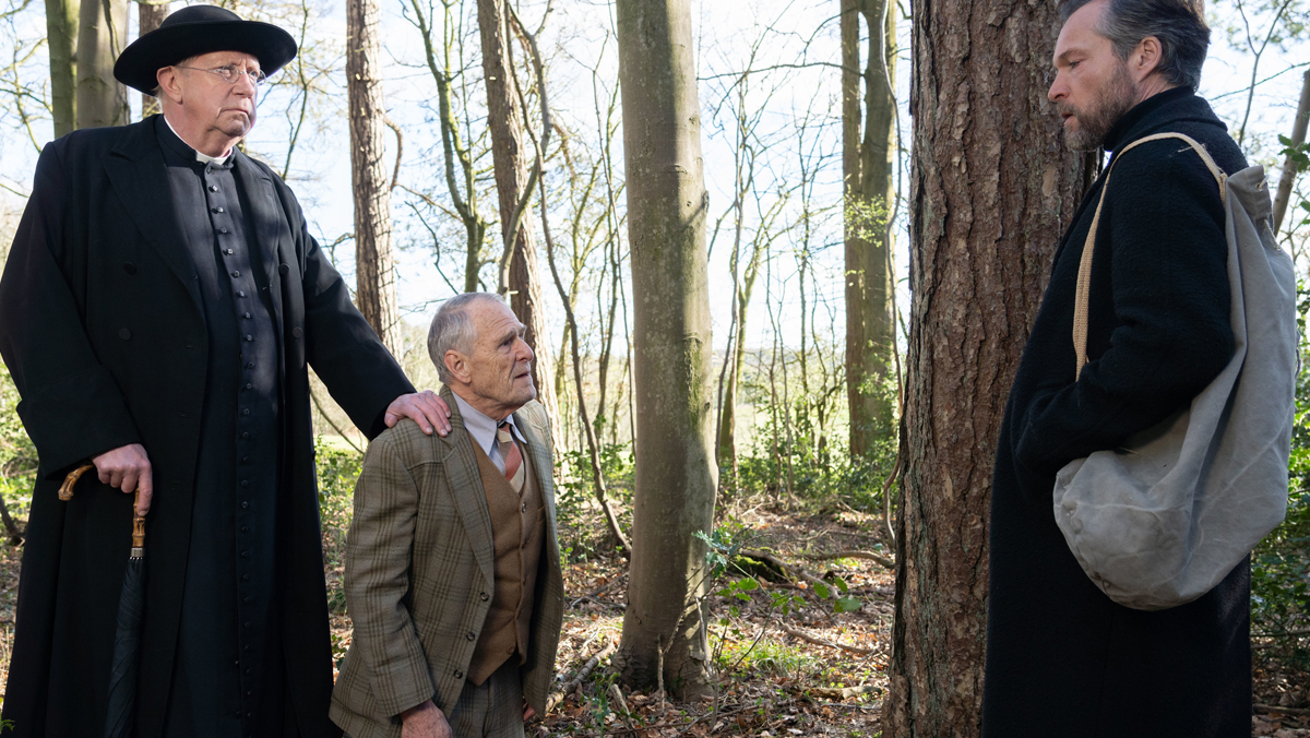This Tuesday on #FatherBrown, Flambeau is stunned to find his estranged father at St Mary's who has a dangerous mission in mind. Watch every weekday at 3pm ET / Noon PT! visiontv.ca/shows/father-b…
