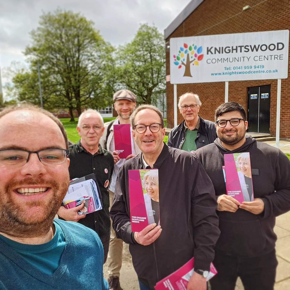 🚩May Day Bank Holiday well spent getting out on the doors, speaking to more people who are voting for @PJFerguson18 in Glasgow West. 🌹One person in particular RAN to their door to tell us that he had given up on the SNP and was now voting for Labour. #TheChangeScotlandNeeds