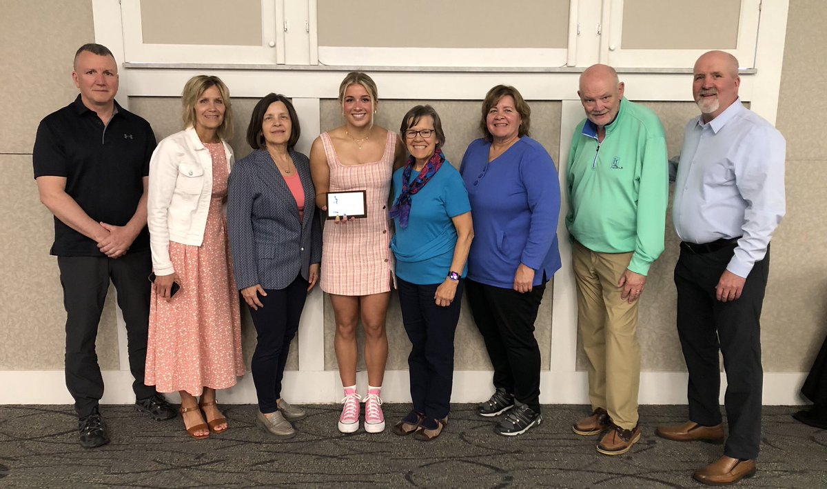 Congratulations to ERHS Carly Humphrey as the Elks Athena award recipient! We are proud of ur accomplishments and look forward to ur future endeavors! #Itsgood2beanelk @bittmand @ISD728 @karirock4 @elkriverpuck