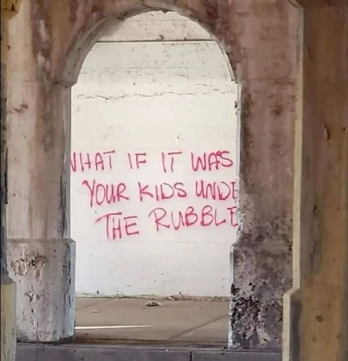 as the met gala is happening tonight i want to remind you all that palestinan’s are being bombed. they’re being starved. they’re being skinned alive. they’re being tortured. they’re being massacred. demand for a permanent ceasefire and a free palestine 🇵🇸