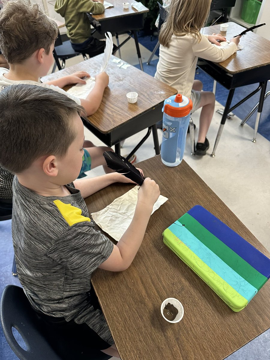 brit_starnes's tweet photo. Making our own constitutions and president portraits! #tmgenuis https://t.co/zoZTJCGUYf