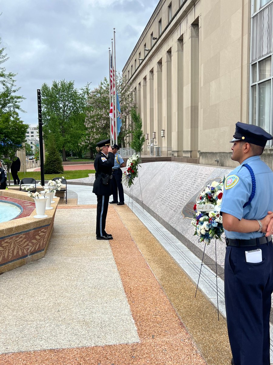 The USPP command staff joined regional partners honoring fallen heroes at the 45th Washington Area Law Enforcement Officers Memorial Ceremony. During the ceremony, Chief Taylor placed a rose at the @dcpolicedept memorial in remembrance of our 13 fallen officers.