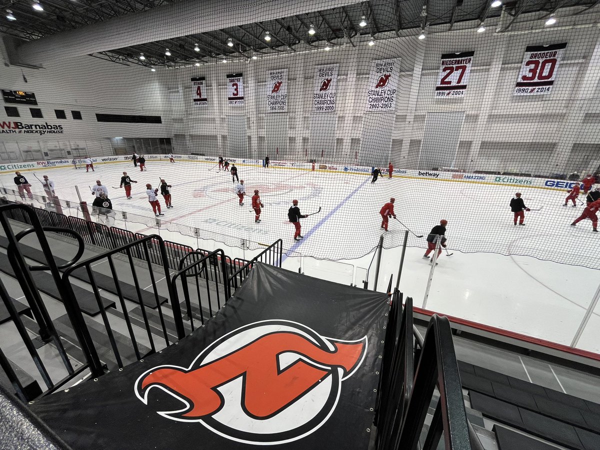 Nice that the New Jersey Devils rolled out the red carpet for the Canes to practice at their facility. @ABC11_WTVD