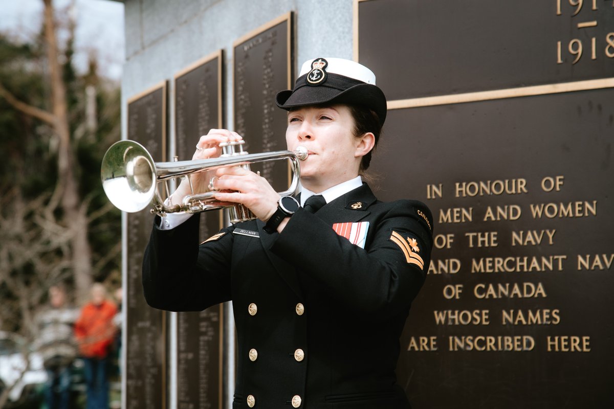 Yesterday, local #DefenceTeam members, #CAF leadership, dignitaries, veterans, cadets & members of the public came together to mark the 79th anniversary of the end of the Battle of the Atlantic in Halifax. 

Thank you to all who attended. #RCNRemembers 

📸 MCpl Vuong-De Ramos