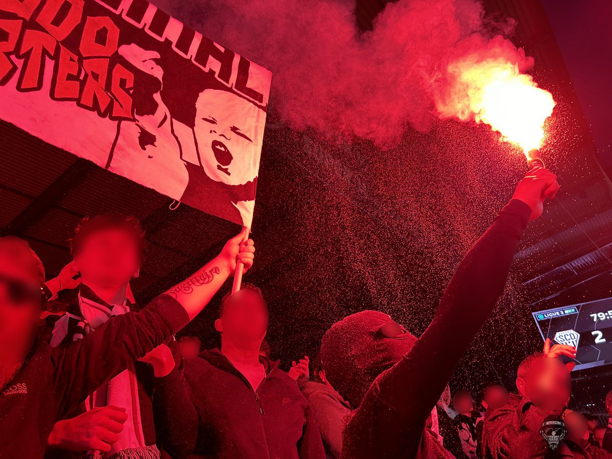 J36 : SCO d’Angers - Pau Un bon bloc récompensé par une nouvelle victoire. Deux matchs avant un retour potentiel dans l’élite. Mobilisation et détermination ! ANGERS !