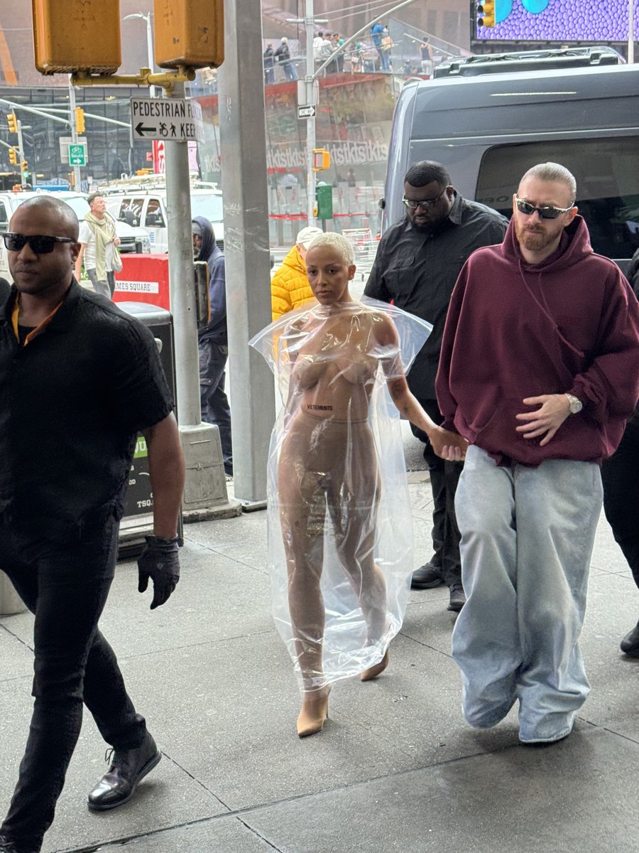 DojaCatsRoom's tweet photo. https://t.co/qOCzscajGg