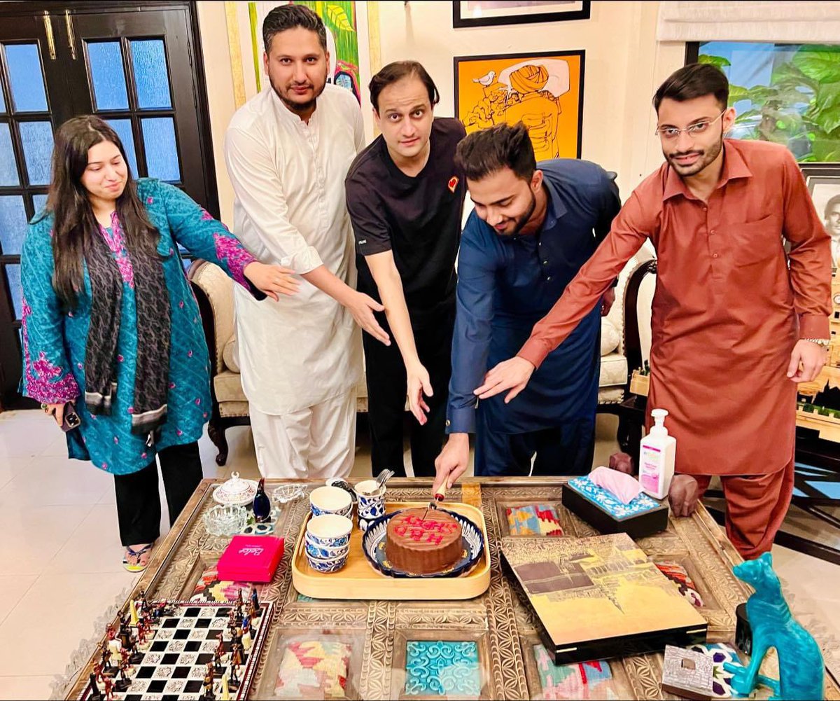Happy Birthday Mere Bhai Sheryar Bhagat❤️

ہمیشہ خوش و آباد رہو💕