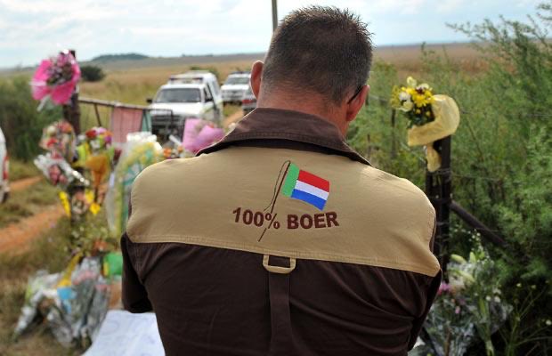 A fellow Boer/farmer at the farm gate after a farmer has been killed by terrorists.
💔