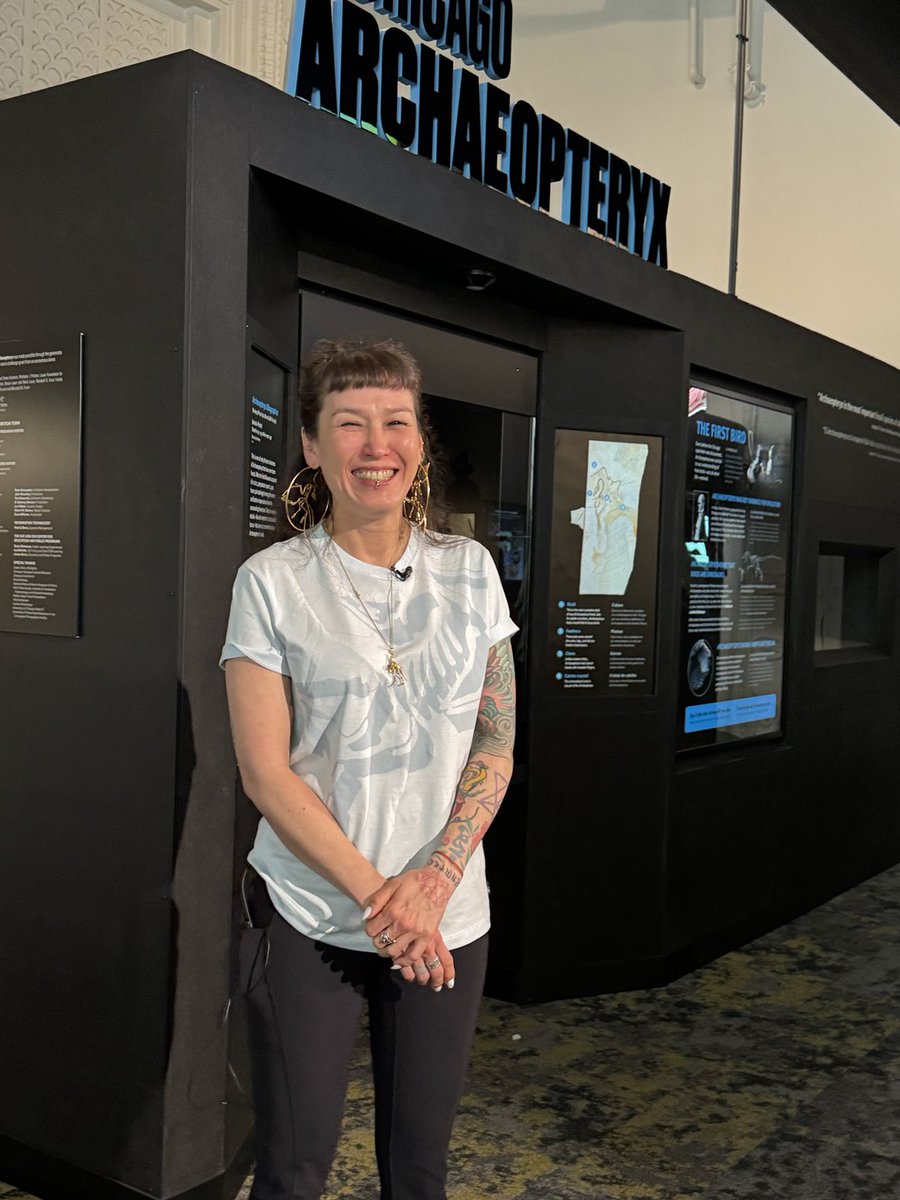 Huge day for women in science! Paleontologist extraordinaire Jingmai O’Connor doing groundbreaking research w/newly announced Chicago Archaeopteryx, which was EXQUISITELY prepared by Connie Van Beek and Akiko Shinya 👏🏻👏🏻👏🏻
