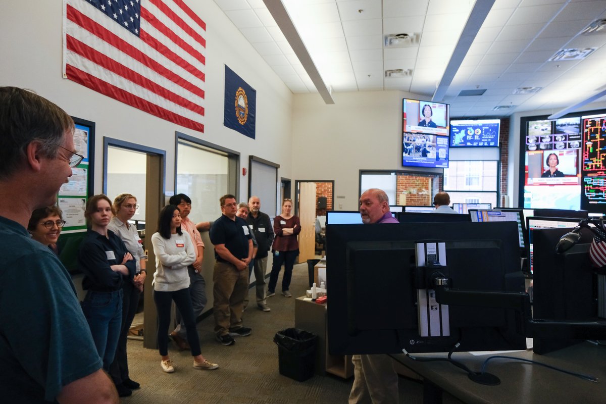 Thanks to everyone from @NHEnergyWeek who stopped by for a tour of our System Operations Center & Electric Systems Control Center today. It’s always fun to go behind the scenes to check out how we manage NH’s electric grid. More #NHEnergyWeek events here: nhenergyfuture.org/nhew/