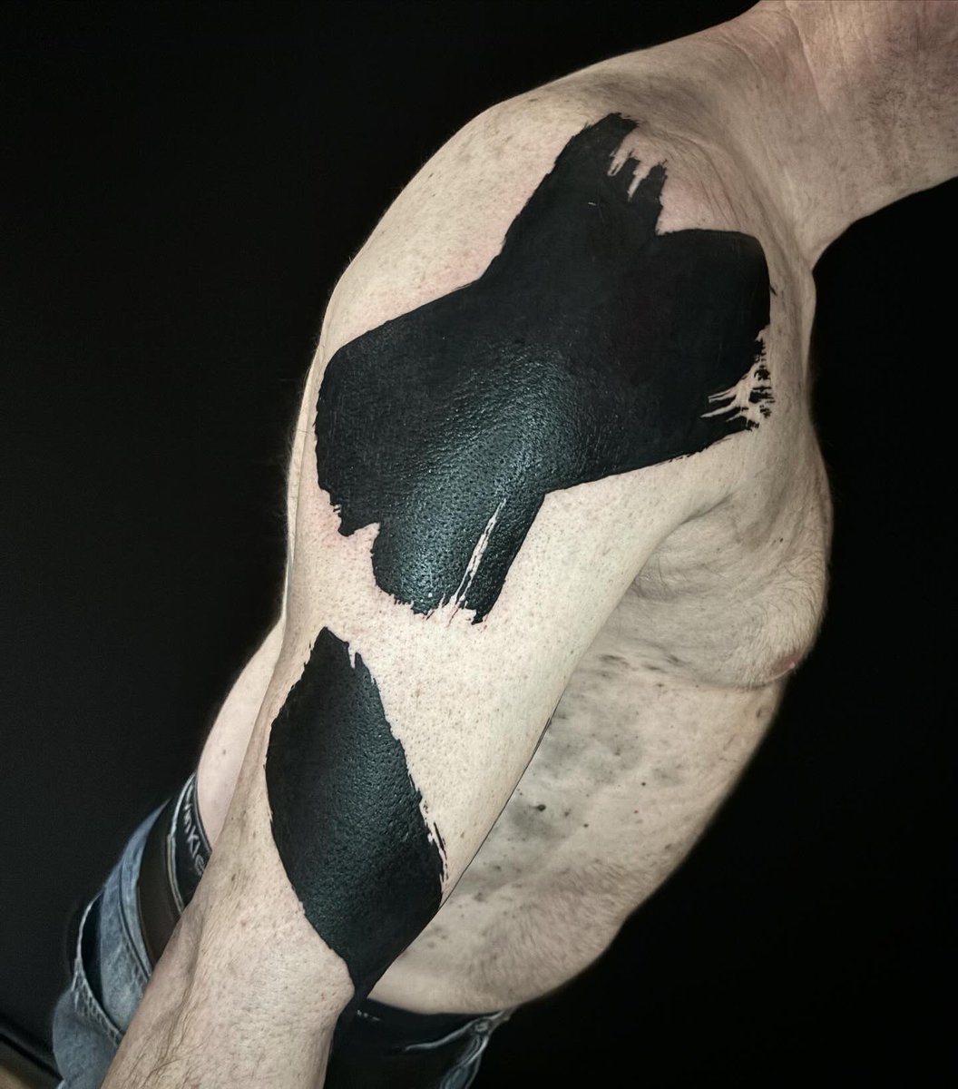 Blackwork tattoo by Pol B - No Way Back - Toronto - Canada
#tattoo #polb #blackwork #blackworktattoo #toronto #canada #blackout #blackouttattoo #abstracttattoo #paintbrushes
