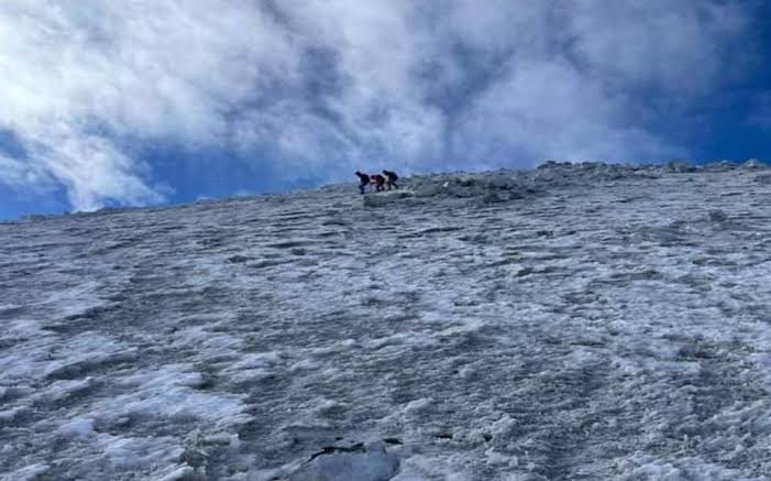 #Nacionales Rescatan a seis alpinistas extraviados en el volcán Iztaccíhuatl.

jorgezamoratellez.com/nacionales/res…