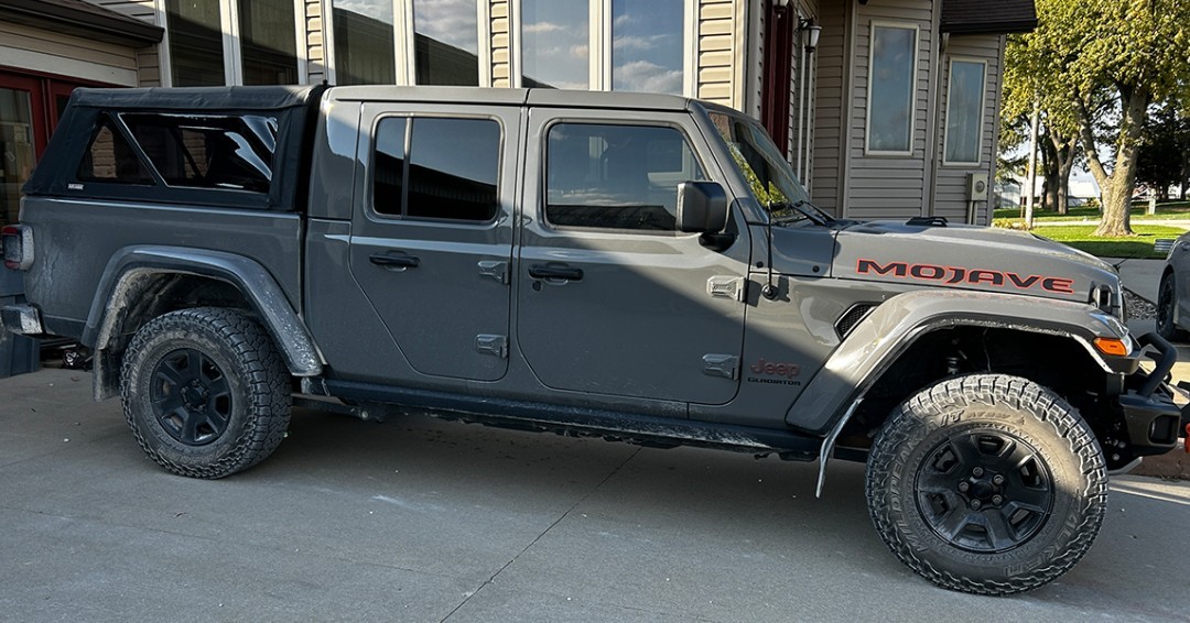 'Best soft topper I have used. I like the design and the windows. It has a complete bottom frame for easy opening of the tailgate. I have run it through automatic car washes and down the highway at 75mph with no issues at all.' 📸Frederick L. 📍Iowa OUTLANDER Soft #TruckTopper