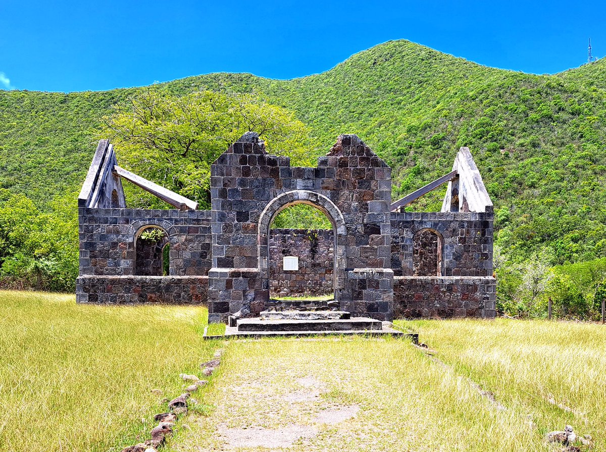 Cottle Church built in 1824 on #Nevis was the first known church in the #Caribbean where Blacks and whites, slaves and owners could worship together. Over the years it fell into disuse and ruin but remains a beautiful, spiritual part of island history 🇰🇳 @nevisnaturally