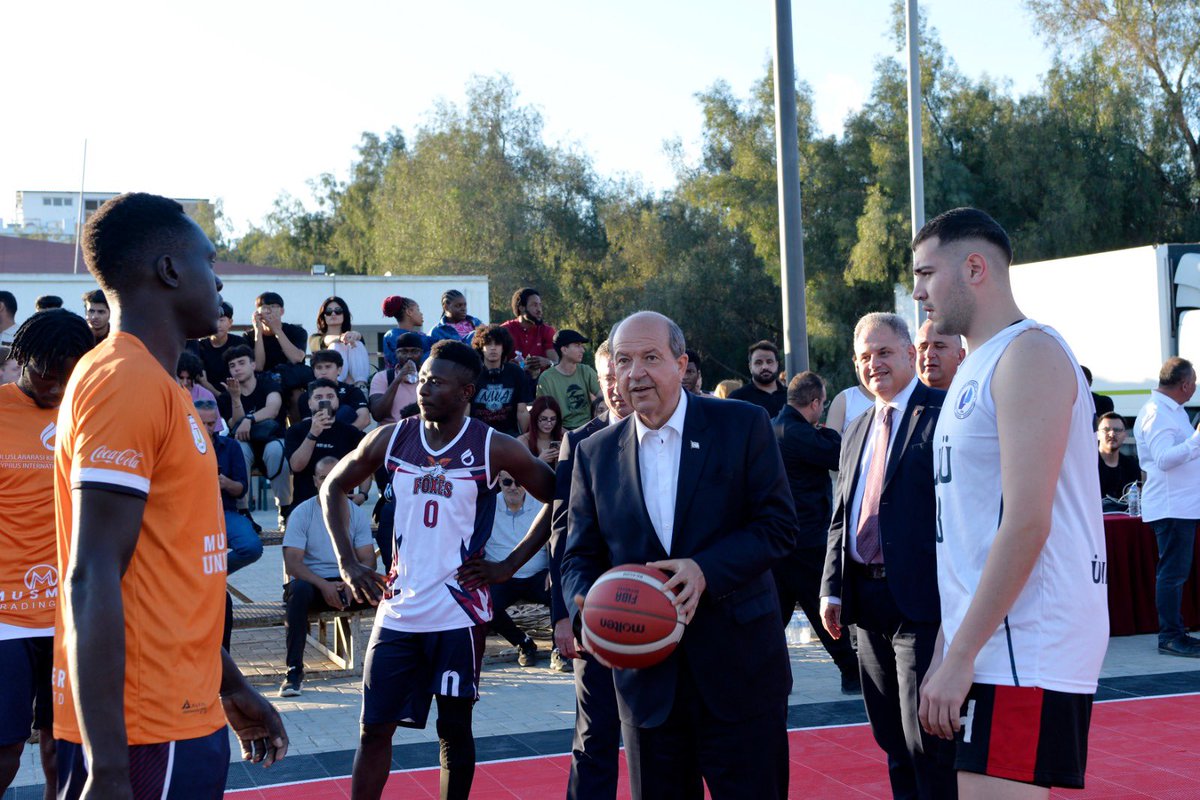 UKÜ evsahipliğinde Türkiye ve Kuzey Kıbrıs Üniv. Spor Fed. tarafından düzenlenen ve TC Gençlik ve Spor Bakanlığınca desteklenen ÜNİFEST Spor Festivali'nde yarışacak tüm takımlara ve gençlerimize başarılar dilerim.