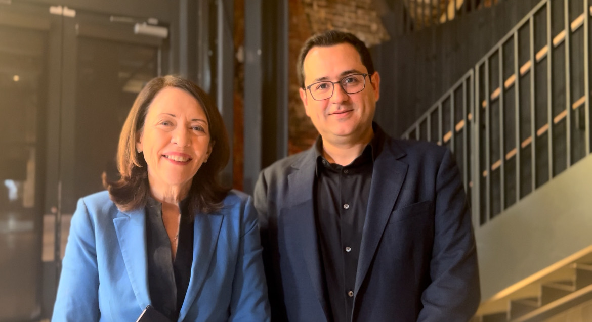 Inclusive AI is better AI. Our CEO Ali Farhadi spoke with @SenatorCantwell at a @TechAllianceWA luncheon about the future of AI and the importance of broadening access to this revolutionary technology: geekwire.com/2024/sen-maria…