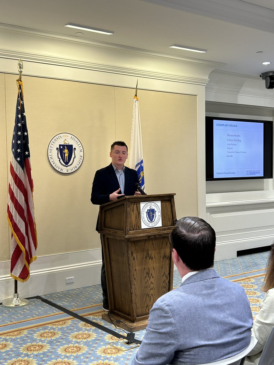 What a great morning at the State House for the @MassTreasury policy briefing on financial education in our schools and implementing a graduation requirement for our students 🤓😎 let’s get this done!!! #FinancialLiteracy #economicinclusion