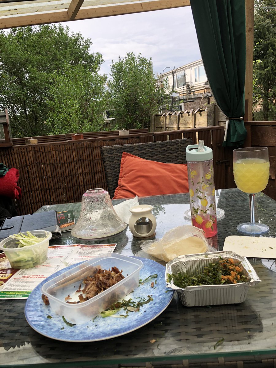 Tea alfresco this evening. Cheeky Chinese takeaway 😋