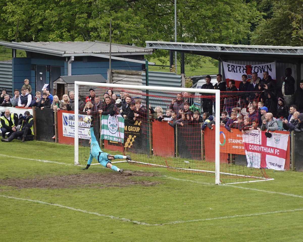 Erith Town’s McKenzie Foley pulls off an incredible penalty save in the shootout to win the SCEFL Premier Division play-off final

#erithtownfc
#erithtown 
#upthedockers 
#SCEFLPlayOffFinal 
#scefl 
#footballculture 
#footballfans 
#nonleaguefootball 
#nonleague