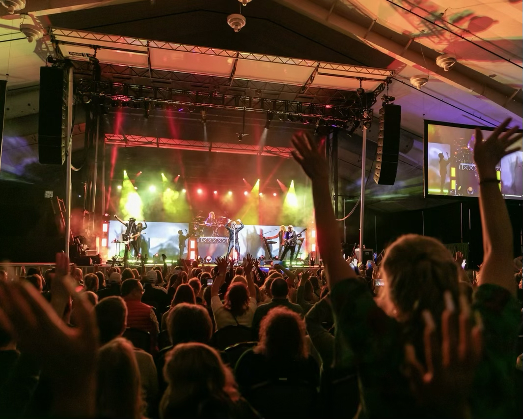 Concert nights are great. Concert weekends? Those are elite! 🎙️🎶@FL_Resort is THE place to enjoy live entertainment year-round. #sponsored (@FLR_Entmt) Catch a show then enjoy award-winning spas and golf, a casino, and more. Visit frenchlick.com to book today.