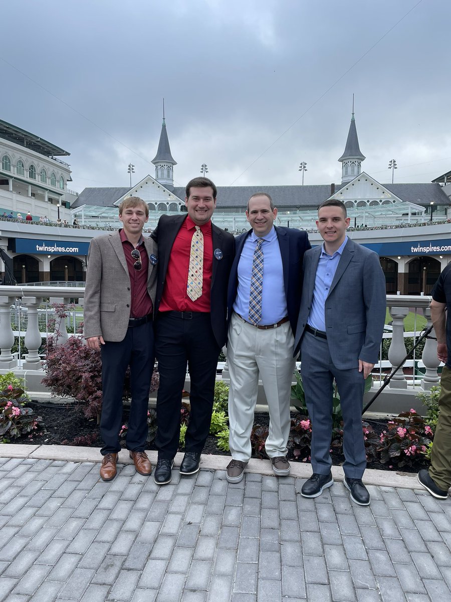 APRoscoeK's tweet image. Thanks to everyone for sticking with me over the #KentuckyDerby weekend.
Filled with both the highest highs and the lowest lows, but still just realizing how lucky I am to do the things I do every single day.
When I was a kid, sitting on the grass of the Arlington Park lawn, I…