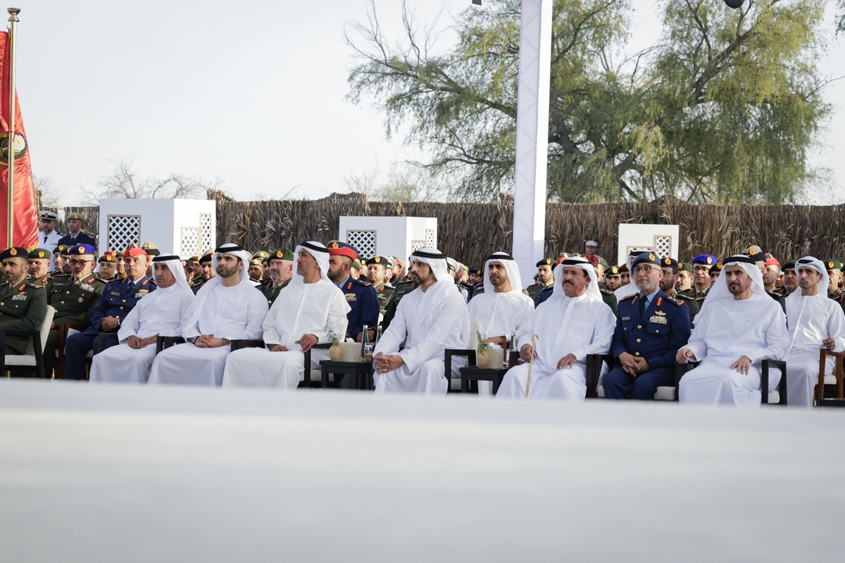 حمدان بن محمد يشهد احتفال القوات المسلحة بالذكرى الـ 48 لتوحيدها

#وام 

wam.ae/a/32u601oe