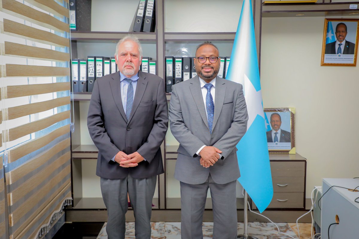 The Permanent Secretary at the Ministry of Foreign Affairs, H.E. Hamza Haadoow, received, on Monday, in his office at the Ministry, the head #ICRC delegation to the Federal Republic of #Somalia, Mr. Pascal Cuttat, and discussed with him ways to enhance cooperation & coordination.