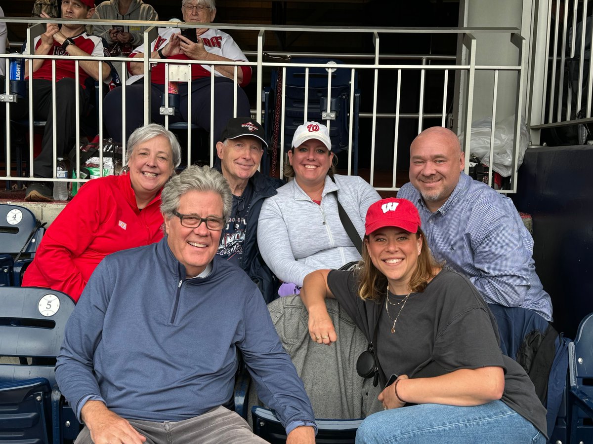 Some J-Schoolers enjoyed a @Nationals game on Sunday while in Washington D.C. for the Anthony Shadid Award ceremony. Thanks to @TheRealVTK for hosting! Top: @kbculver, @OUllmann, @katieharbath, @jasonmshepard Bottom: David Maraniss, Marit Barkve
