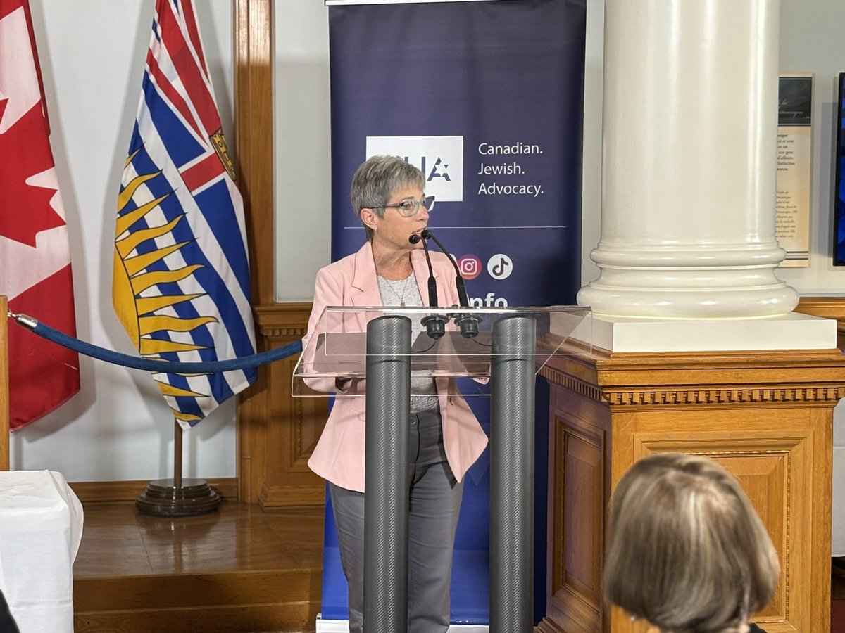 MLA Selina Robinson receiving a huge ovation before speaking at Yom HaShoah event to members of the Jewish Community, elected officials and others at the Legislature. Robinson saying “the silencing of others” is happening again and it must stop. #bcpoli