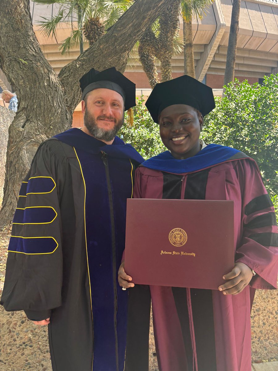 And with that, Dr. @bassinjobe12 is off to the CDC. #proudPI. Wishing you all the best for what lies ahead! And as Prof. @michaelcrow mentioned: don't forget your obligations! Read Ndey's story here👉🏼: shorturl.at/ACP89