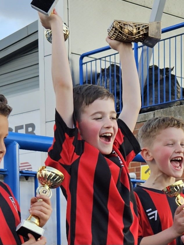 So proud of Matthew, scoring the best goal hes ever done in the last 2 mins of play to secure a cup final win for his team, taking home the trophy with a 3-2 win 👏 not only that he gained player of the match too! #starinthemaking  #soproud #focused @Inspire_Ashton @inspire_pe