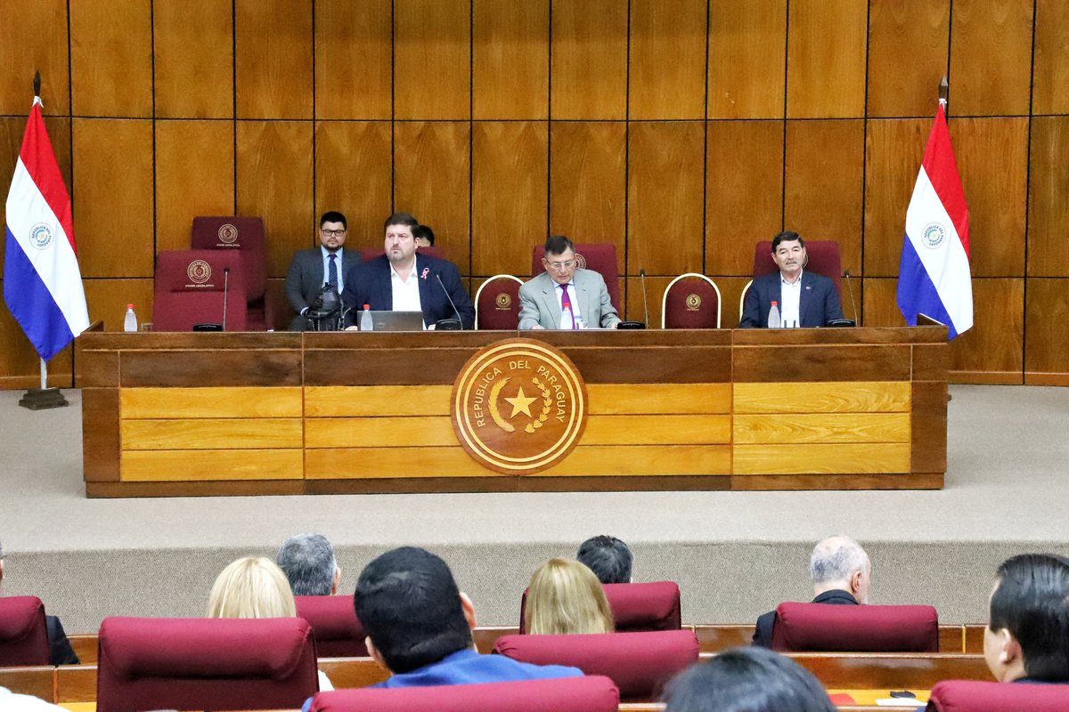 #AudienciaPública | 📢 Hoy participamos en la Audiencia Pública presidida por los Senadores @patrick_kemper y @luis_pettengill, donde se discutieron las reformas a la Ley de #MIPYMES. 🔄 La discusión integral con los gremios busca impulsar la formalización del sector de las…