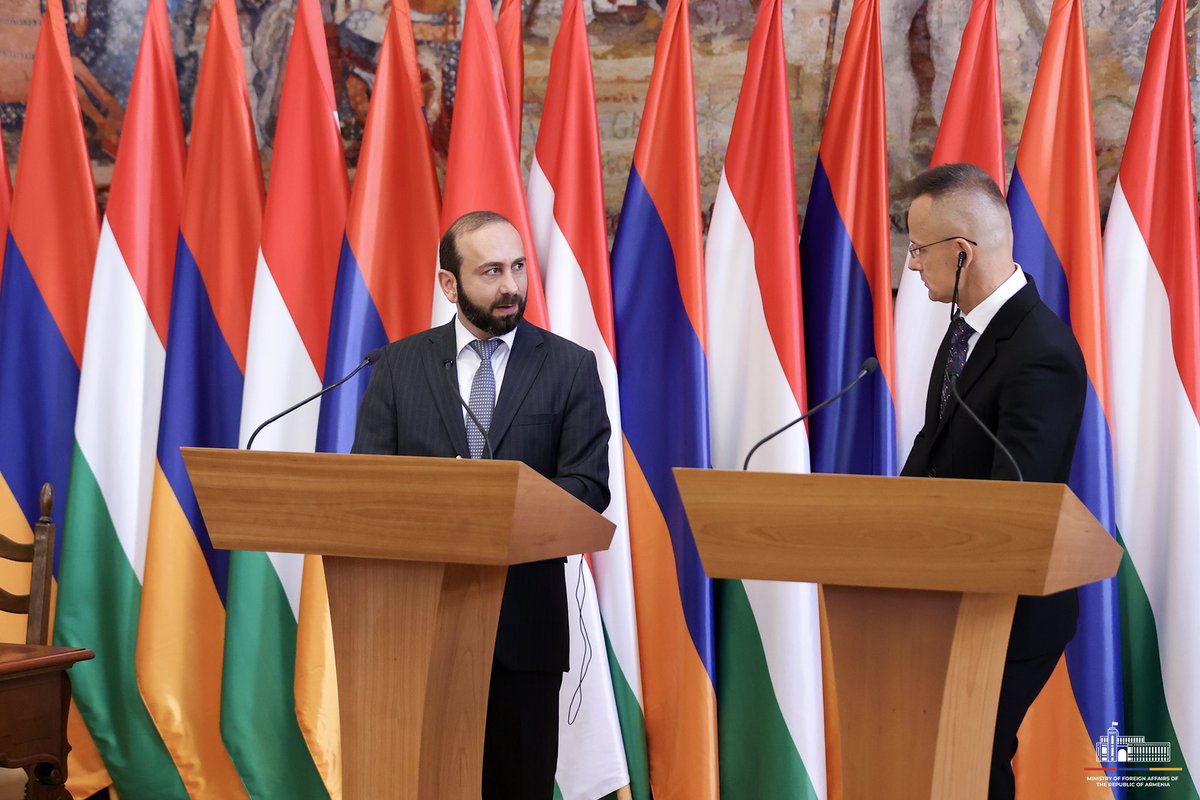 1/2 My visit to #Budapest follows FM Szijjártó’s visit to Yerevan last fall & is the result of a path we took together 1,5 year ago, a path meant to overcome existing challenges, to start 🇦🇲🇭🇺relations from a new starting point. Appreciated the warm welcome & open discussions.