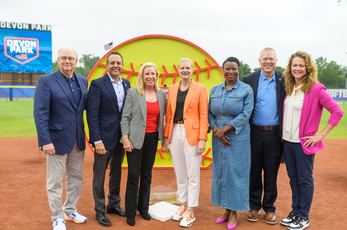 Today was a great day for softball and we are thankful to @DevonEnergy and all parties involved to make this happen! 🙌 Thank you to those involved today to ring in the great news with us here at Devon Park! #DevonPark x #USASoftball